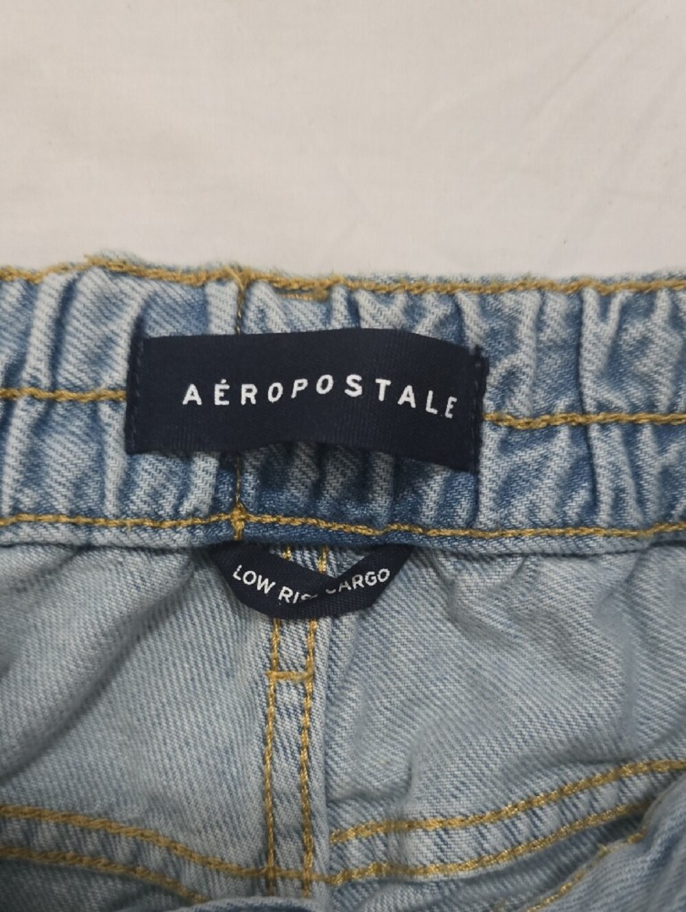Aeropostale Light Wash Relaxed Cargo Jeans - Picture 2 of 4
